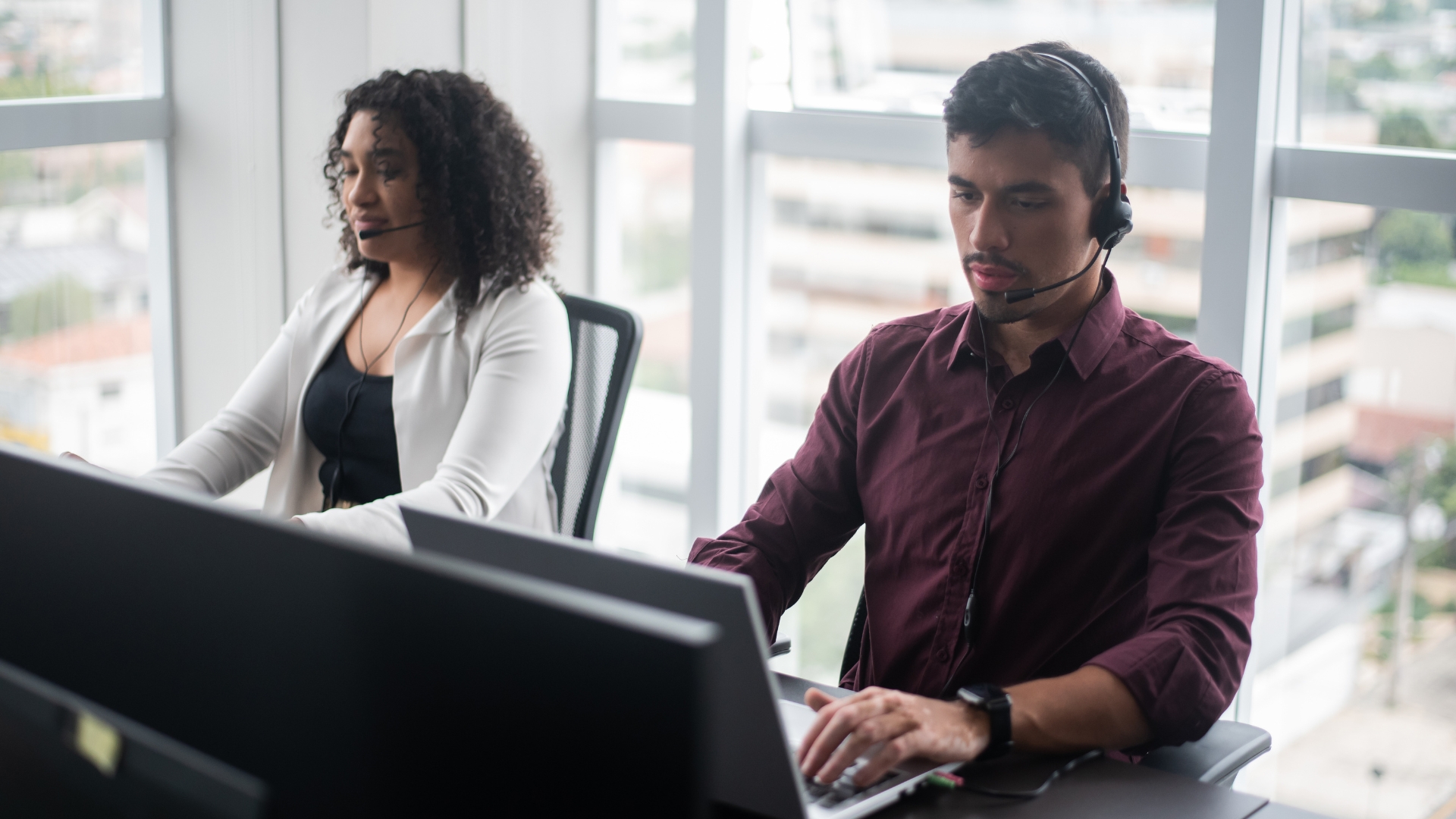 mulher com tablet da gmd